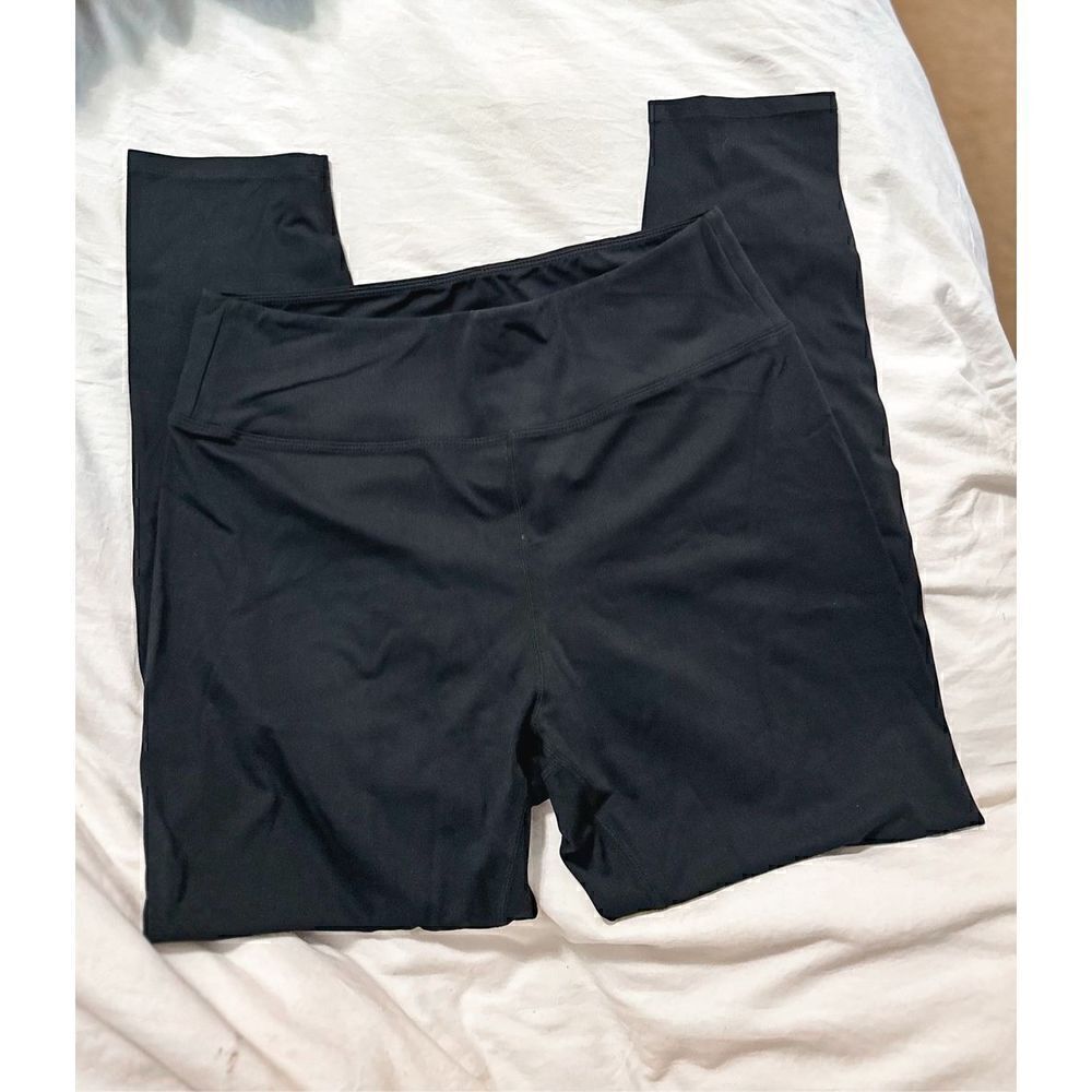 High waisted black leggings